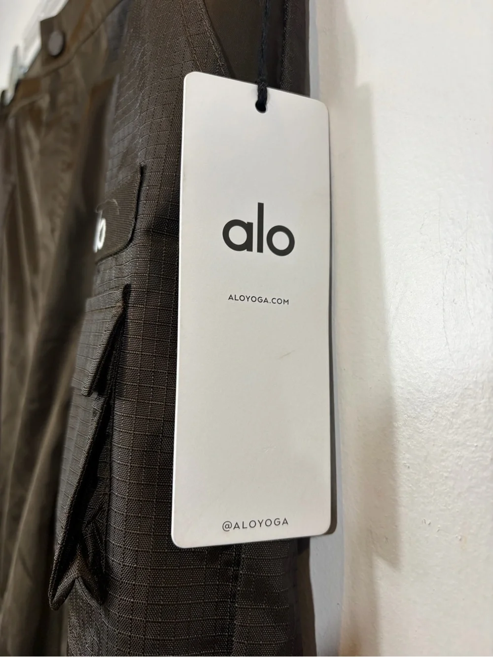 ALO Yoga Blaze Cargo Track Pants Ankle Snaps M Medium NWT Espresso Brown